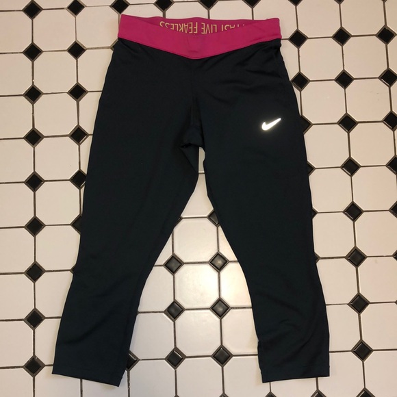 Nike Pants - Nike crop running leggings
